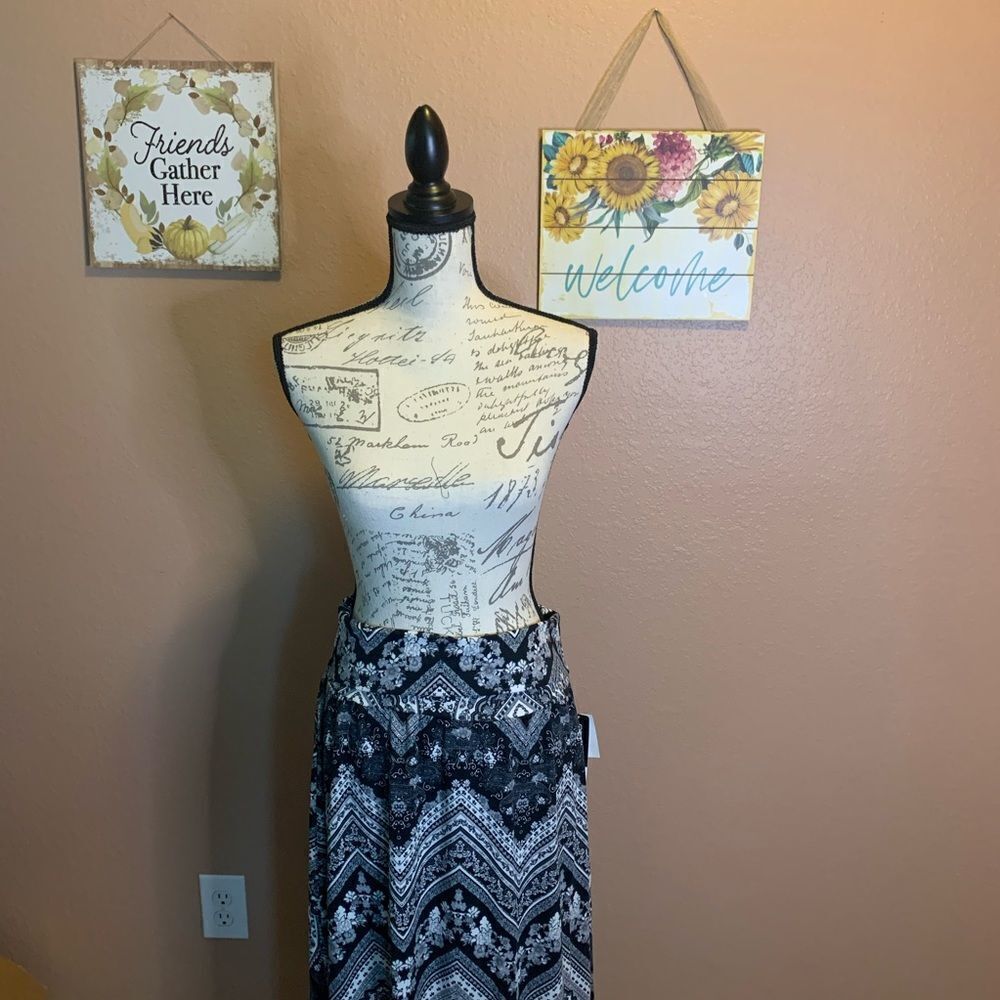 Studio 253 patterned skirt - Picture 2 of 8